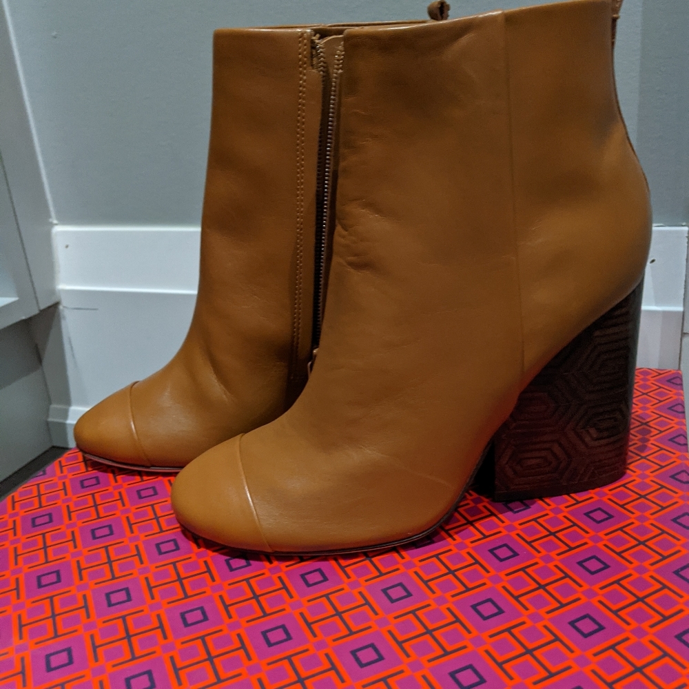 Tory Burch Bootie, Leather Royal Tan Size 6